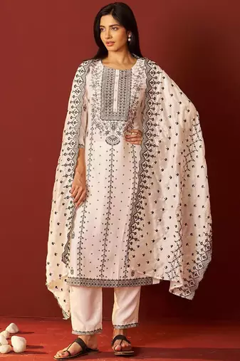 Women Floral Embroidered Kurta with Trousers & Dupatta