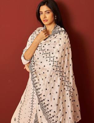 Women Floral Embroidered Kurta with Trousers & Dupatta 7