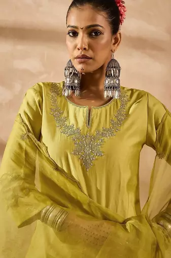 Women Ethnic Motifs Embroidered Regular Liva Kurta with Trousers & With Dupatta
