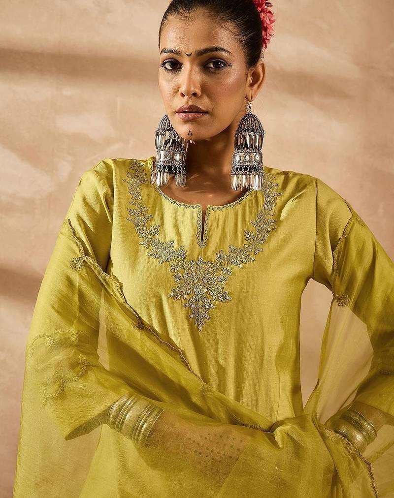 Women Ethnic Motifs Embroidered Regular Liva Kurta with Trousers & With Dupatta