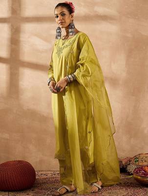 Women Ethnic Motifs Embroidered Regular Liva Kurta with Trousers & With Dupatta 3