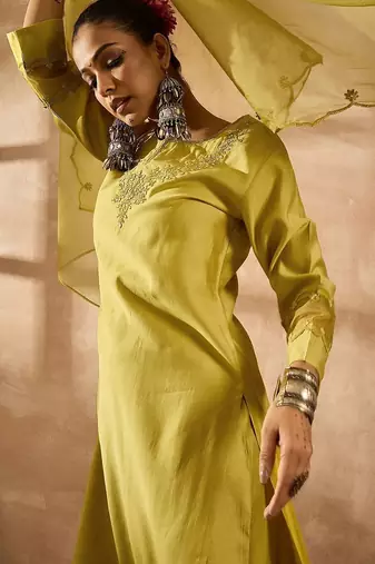 Women Ethnic Motifs Embroidered Regular Liva Kurta with Trousers & With Dupatta