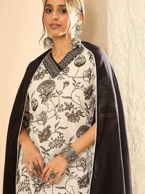 Women Printed Regular Mirror Work Pure Cotton Kurta with Trousers & With Dupatta 3