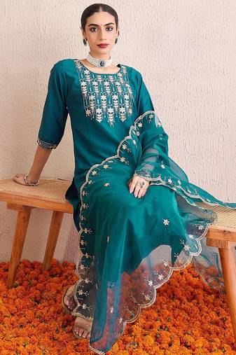 Women Floral Yoke Design Regular Gotta Patti Kurta with Trousers & With Dupatta