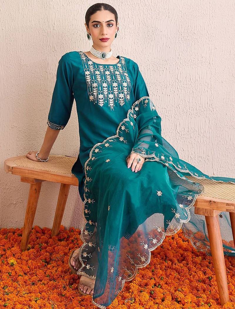 Women Floral Yoke Design Regular Gotta Patti Kurta with Trousers & With Dupatta