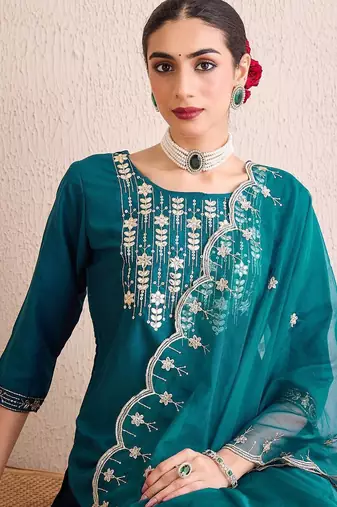 Women Floral Yoke Design Regular Gotta Patti Kurta with Trousers & With Dupatta
