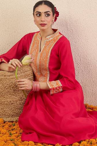 Women Ethnic Motifs Embroidered Mandarin Collar Mirror Work Kurta Trousers