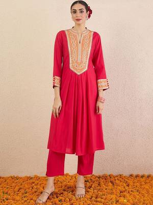 Women Ethnic Motifs Embroidered Mandarin Collar Mirror Work Kurta Trousers 2