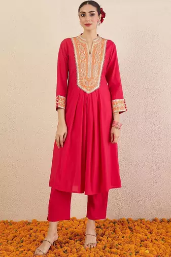 Women Ethnic Motifs Embroidered Mandarin Collar Mirror Work Kurta Trousers