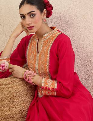 Women Ethnic Motifs Embroidered Mandarin Collar Mirror Work Kurta Trousers 3