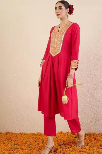 Women Ethnic Motifs Embroidered Mandarin Collar Mirror Work Kurta Trousers