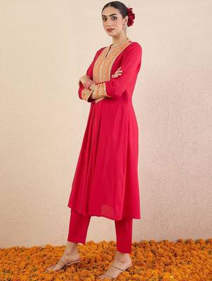 Women Ethnic Motifs Embroidered Mandarin Collar Mirror Work Kurta Trousers 7