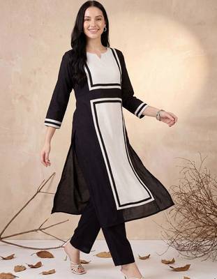 Women Colourblocked Regular Chanderi Silk Kurta with Trousers 1