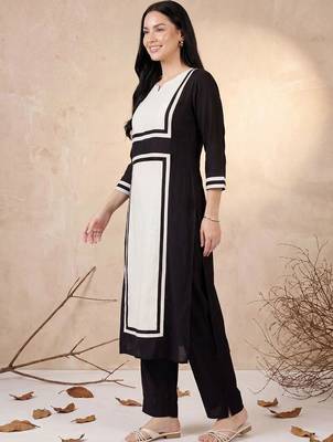 Women Colourblocked Regular Chanderi Silk Kurta with Trousers 3