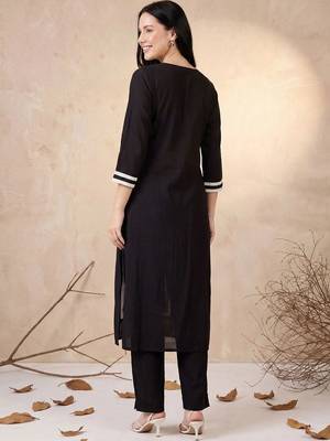 Women Colourblocked Regular Chanderi Silk Kurta with Trousers 4