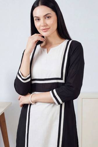 Women Colourblocked Regular Chanderi Silk Kurta with Trousers