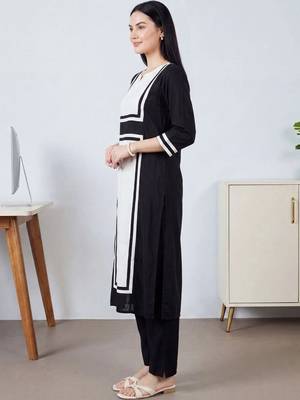 Women Colourblocked Regular Chanderi Silk Kurta with Trousers 2