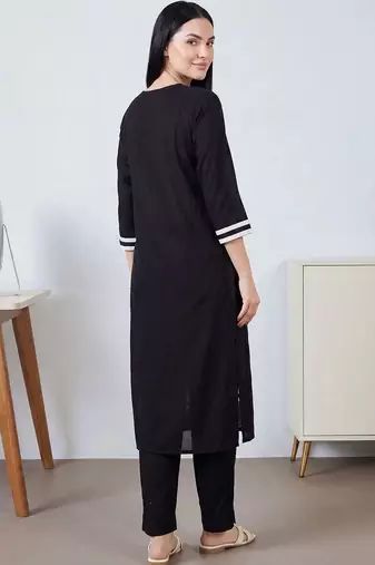 Women Colourblocked Regular Chanderi Silk Kurta with Trousers