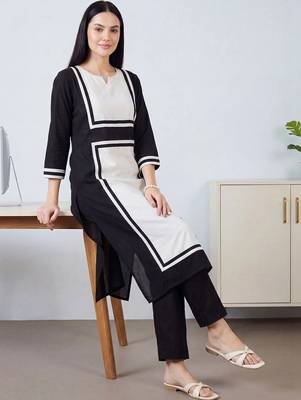 Women Colourblocked Regular Chanderi Silk Kurta with Trousers 4