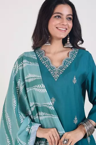 Women Ethnic Motifs Embroidered Regular Thread Work Kurta with Trousers & With Dupatta