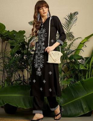 Women Ethnic Motifs Embroidered Regular Thread Work Kurta with Trousers 1