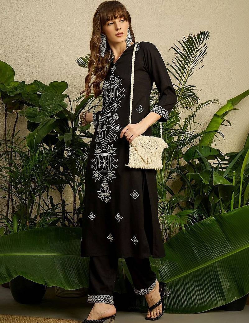 Women Ethnic Motifs Embroidered Regular Thread Work Kurta with Trousers