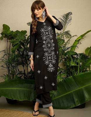 Women Ethnic Motifs Embroidered Regular Thread Work Kurta with Trousers 3