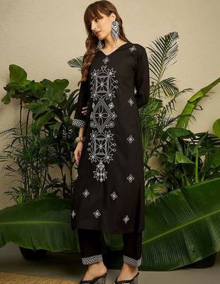 Women Ethnic Motifs Embroidered Regular Thread Work Kurta with Trousers 6