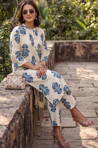 Women Floral Printed Regular Pure Cotton Kurta with Trousers