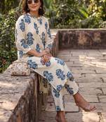 Women Floral Printed Regular Pure Cotton Kurta with Trousers