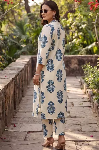 Women Floral Printed Regular Pure Cotton Kurta with Trousers