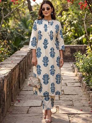 Women Floral Printed Regular Pure Cotton Kurta with Trousers 5