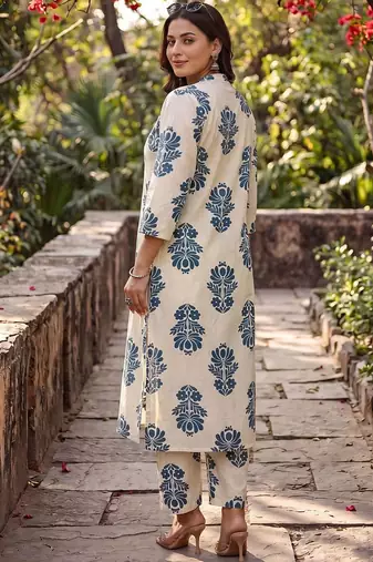 Women Floral Printed Regular Pure Cotton Kurta with Trousers