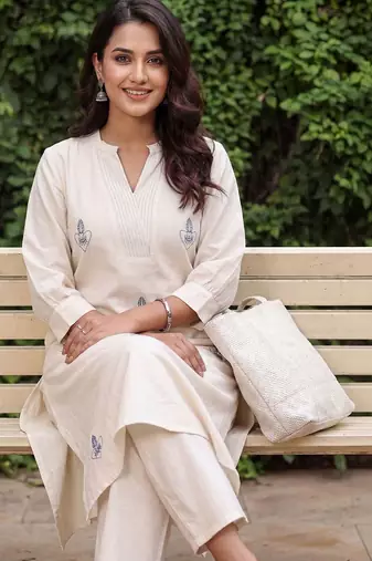 Women Ethnic Motifs Embroidered Regular Thread Work Pure Cotton Kurta with Trousers