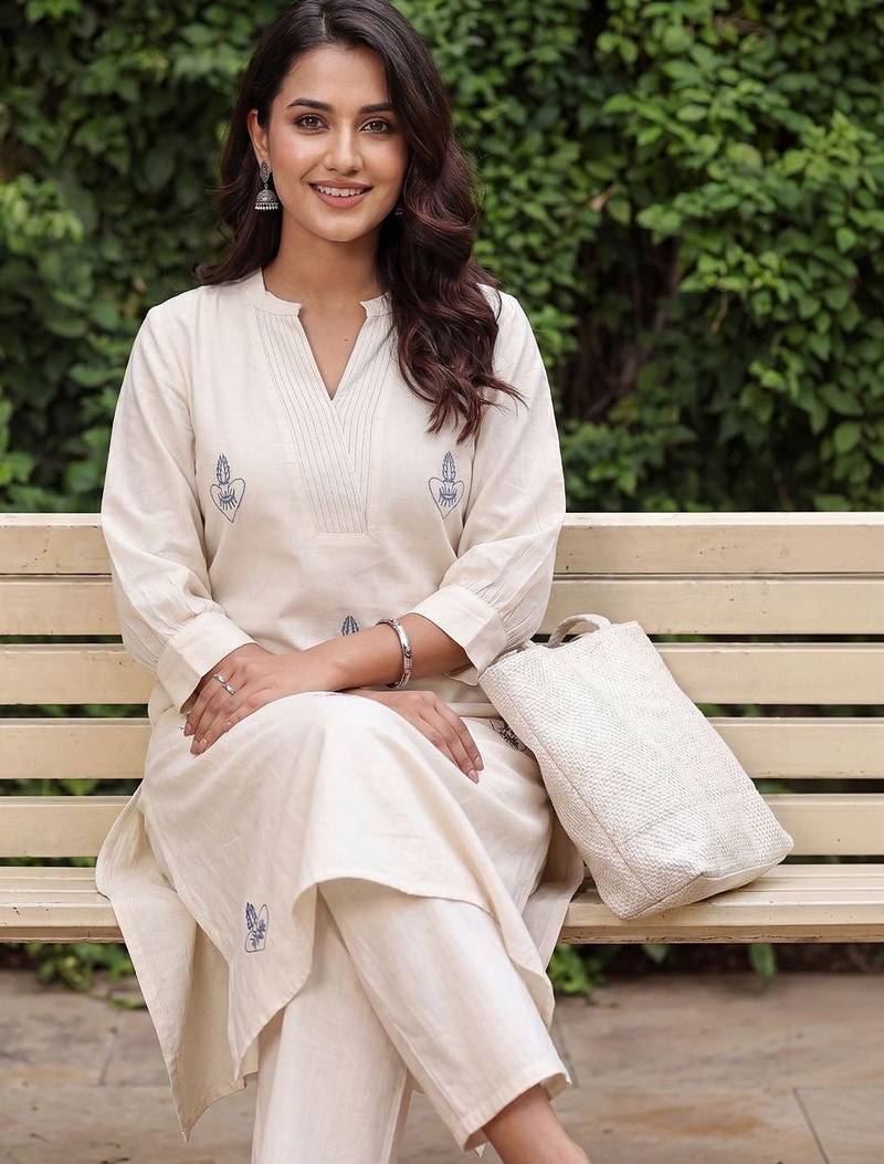Women Ethnic Motifs Embroidered Regular Thread Work Pure Cotton Kurta with Trousers