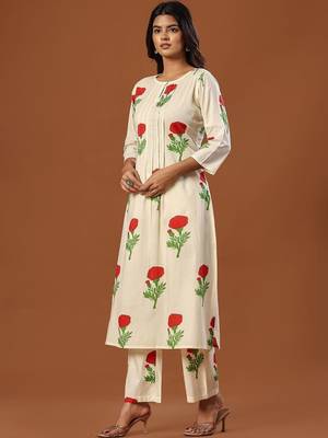 Women Floral Printed Regular Pure Cotton Kurta with Trousers 1