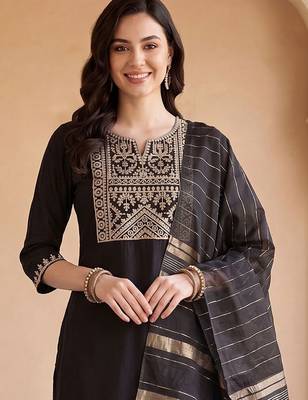 Women Ethnic Motifs Embroidered Regular Thread Work Liva Kurta with Trousers & With Dupatta 1