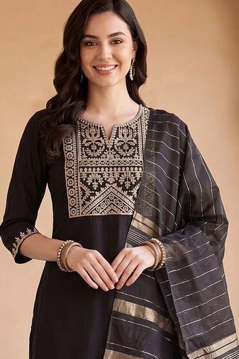 Women Ethnic Motifs Embroidered Regular Thread Work Liva Kurta with Trousers & With Dupatta