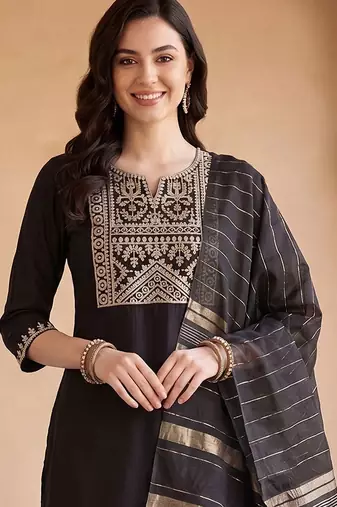 Women Ethnic Motifs Embroidered Regular Thread Work Liva Kurta with Trousers & With Dupatta