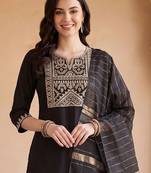 Women Ethnic Motifs Embroidered Regular Thread Work Liva Kurta with Trousers & With Dupatta