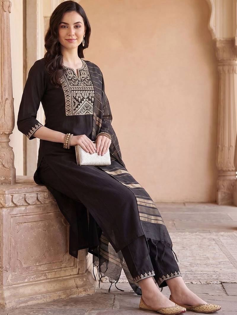 Women Ethnic Motifs Embroidered Regular Thread Work Liva Kurta with Trousers & With Dupatta