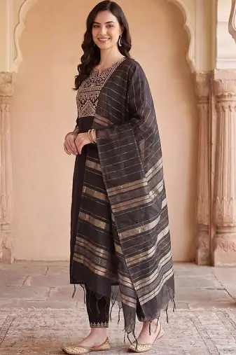 Women Ethnic Motifs Embroidered Regular Thread Work Liva Kurta with Trousers & With Dupatta
