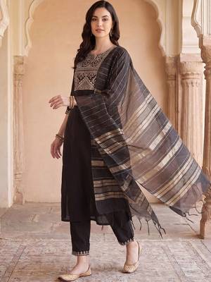 Women Ethnic Motifs Embroidered Regular Thread Work Liva Kurta with Trousers & With Dupatta 6
