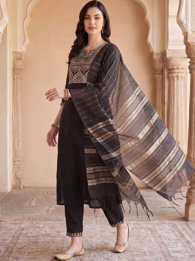 Women Ethnic Motifs Embroidered Regular Thread Work Liva Kurta with Trousers & With Dupatta