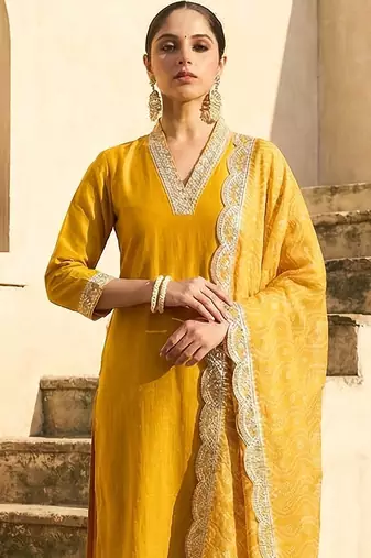Women Ethnic Motifs Regular Kurta with Trousers & With Dupatta