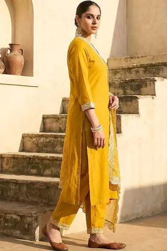 Women Ethnic Motifs Regular Kurta with Trousers & With Dupatta