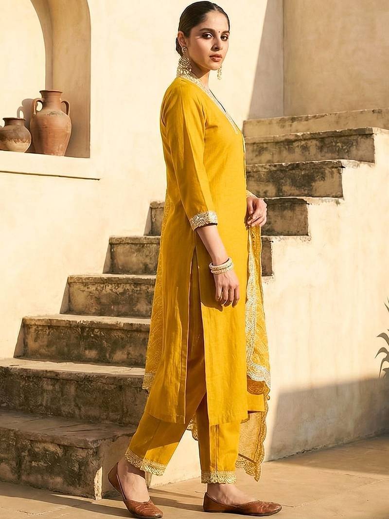 Women Ethnic Motifs Regular Kurta with Trousers & With Dupatta