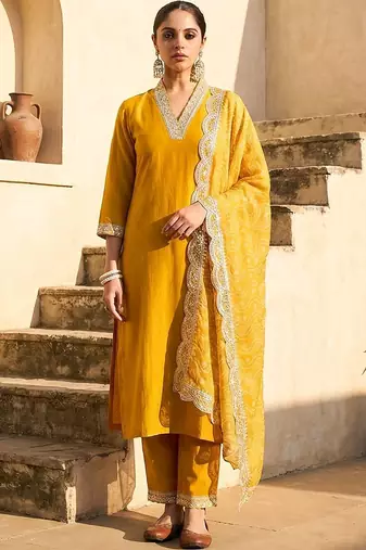 Women Ethnic Motifs Regular Kurta with Trousers & With Dupatta