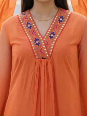 Women Ethnic Motifs Regular Mirror Work Liva Kurta with Trousers 4