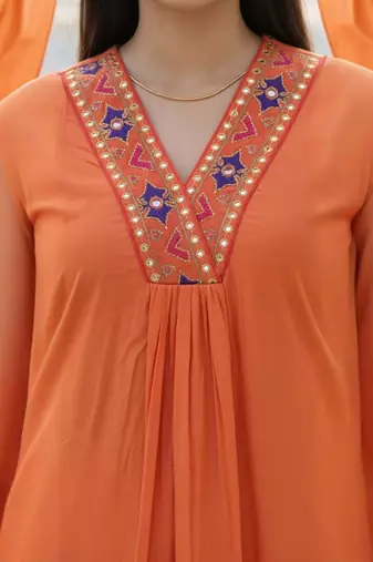 Women Ethnic Motifs Regular Mirror Work Liva Kurta with Trousers